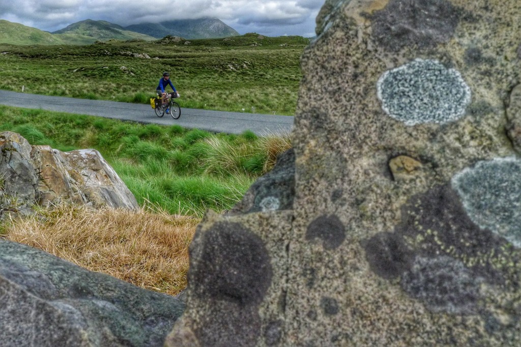 Riding by the rocky and grassy flatlands among the Bens mountain chain in the Connemara.