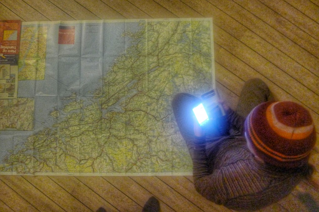 The map is the size of a table cloth. It gives us a nice overview for planning our potential last riding days in Norway.